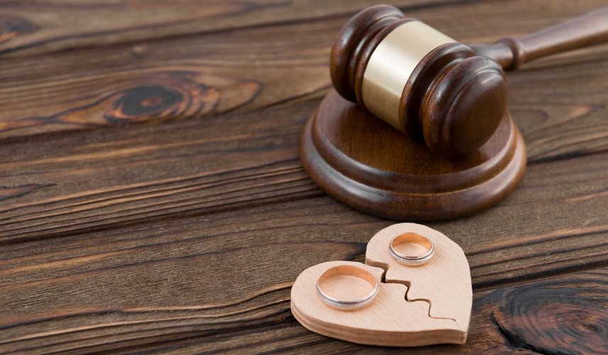 چطور و به چه کسی درباره‌ی طلاقتان بگویید