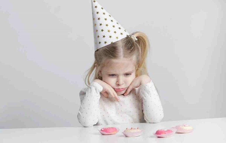 ملایم باشید، اما از کودکتان نازپرورده نسازید!