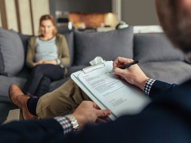 روانشناس می تواند با مراجع دوست باشد؟ 