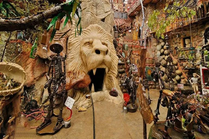 غار موزه‌ی استاد وزیری؛ تنها موزه‌ی خصوصی ایران در لواسان