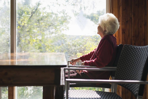 تاثیر انزوای اجتماعی و تنهایی بر زوال عقل